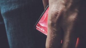 Android Co-Founder Andy Rubin Gives the First Glimpse of Bezel-Less Display Essential Phone