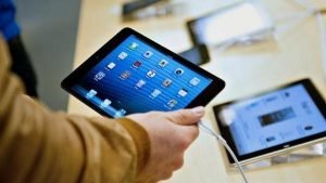 Apple wants to update your old iPhone, iPad models over GPS issue